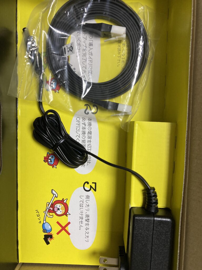 Buffalo NAS「LinkStation」の同梱品(LANケーブル・ACアダプター・注意書き)